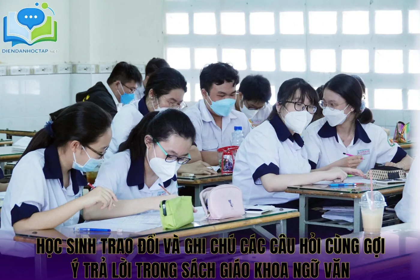 Học sinh trao đổi và ghi chú các câu hỏi cùng gợi ý trả lời trong sách giáo khoa ngữ văn